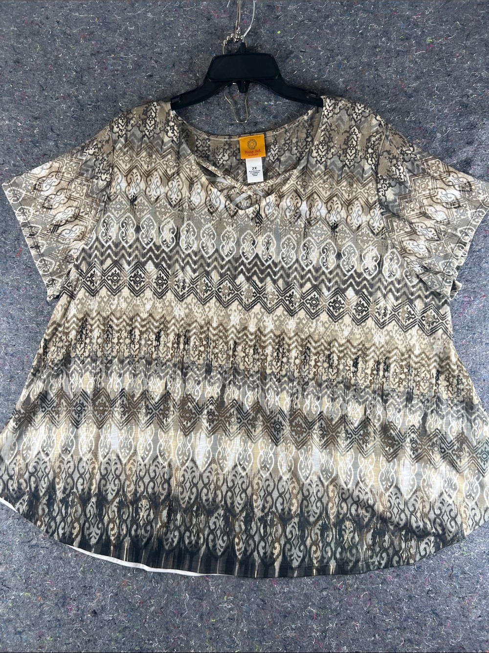 Ruby Rd. Women's Short Sleeve Patterned V-Neck Top - Neutral Print / brand new